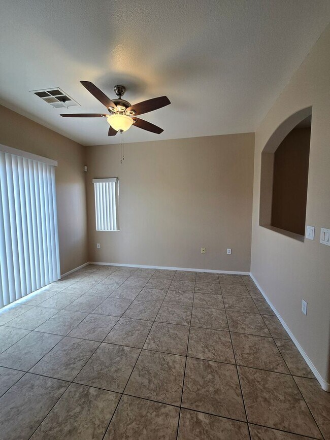Building Photo - A Fabulous 3 Bedroom Townhouse close to NA...