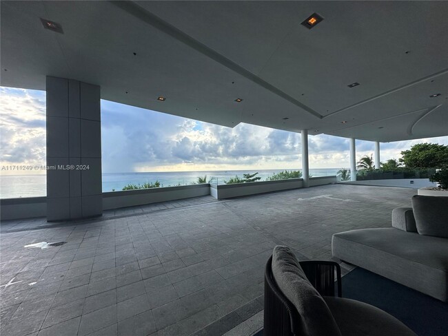 Building Photo - 17121 Collins Ave