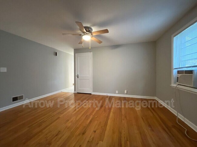 Building Photo - 1515 S 11th St