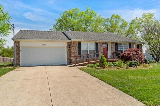 Building Photo - 1302 Williamsburg Dr