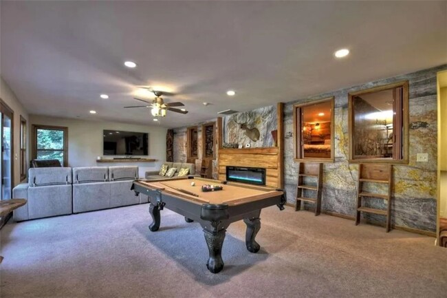 living and entertaining room - 7022 Aska Rd