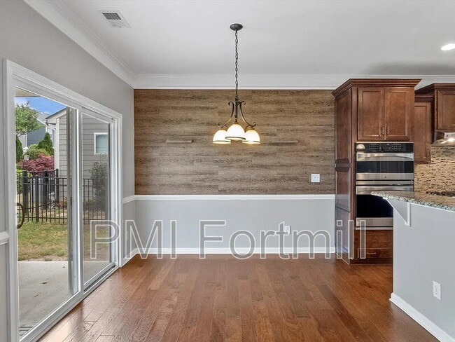 Building Photo - 5045 Fenwick Ct