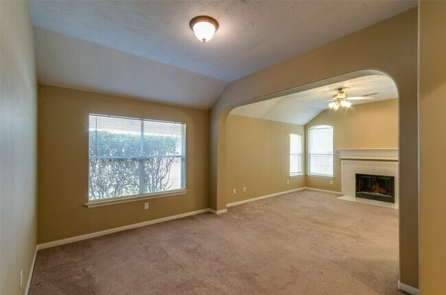 Building Photo - 18 Orchard Dale Cir