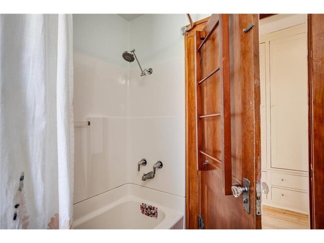 Building Photo - 3521 Girard Ave S