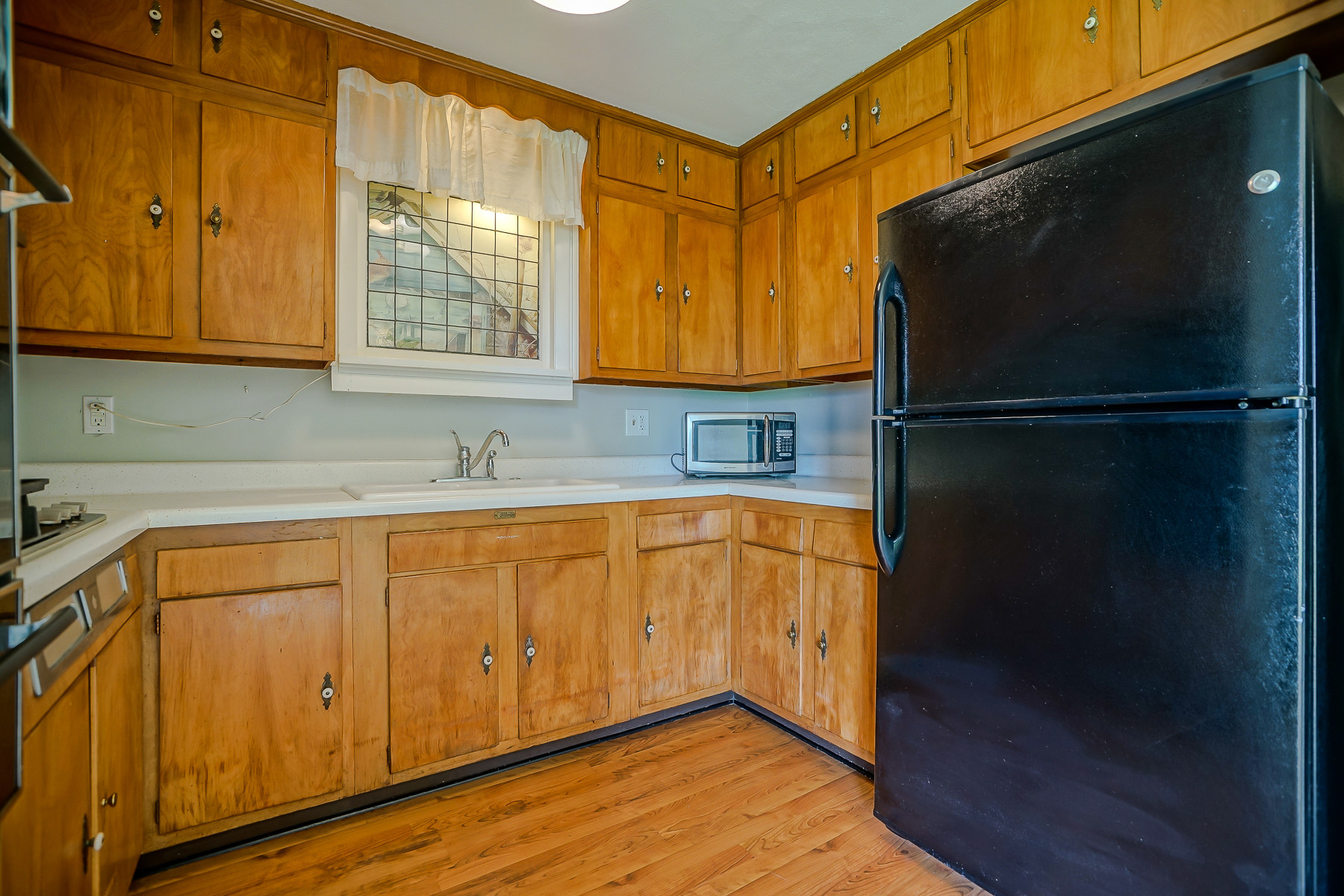 Kitchen Cabinets - 6134 N Jayar Dr