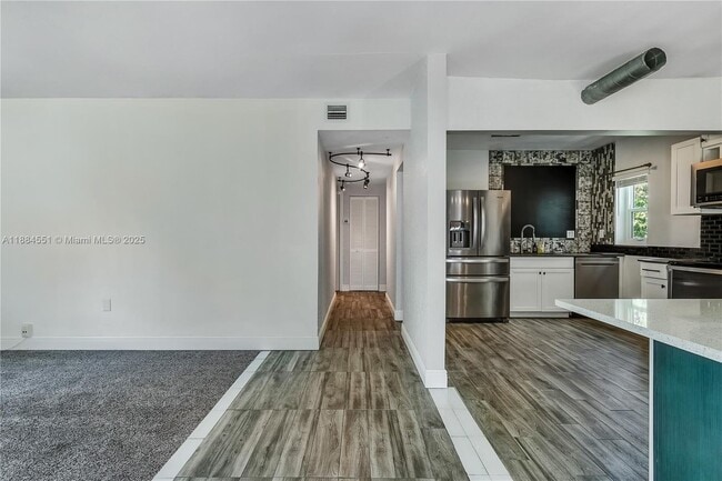 Building Photo - 5900 SW 44th Terrace