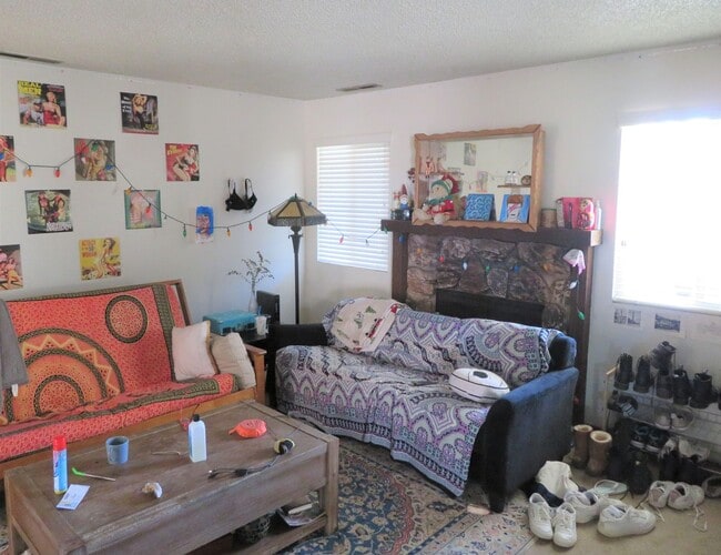 Building Photo - Prime Westside Location! Close to UCSC & B...