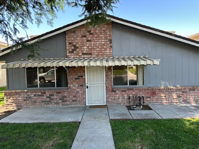 Building Photo - Updated 2-Bedroom Sacramento Condo with Po...