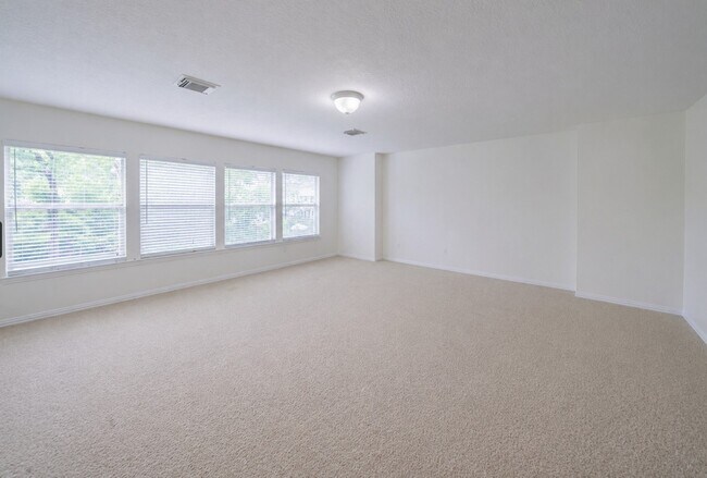 Building Photo - 1415 Sue Barnett Dr