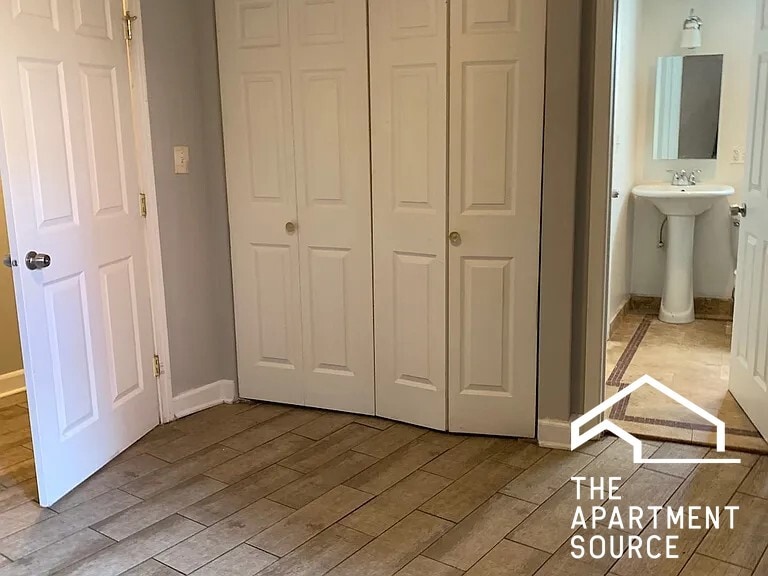 Building Photo - 1619 W Wallen Ave