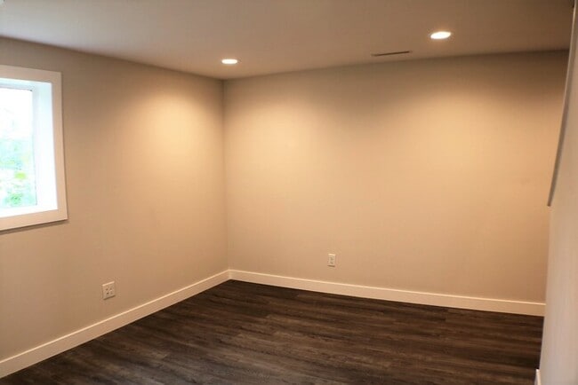 Building Photo - $2,200 | 4 Bedroom, 2 Bathroom House | No ...