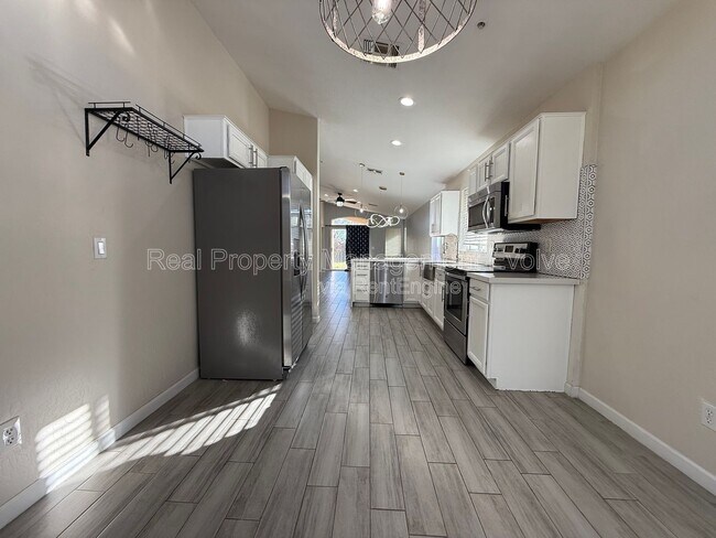 Building Photo - 3085 N 87th Pl