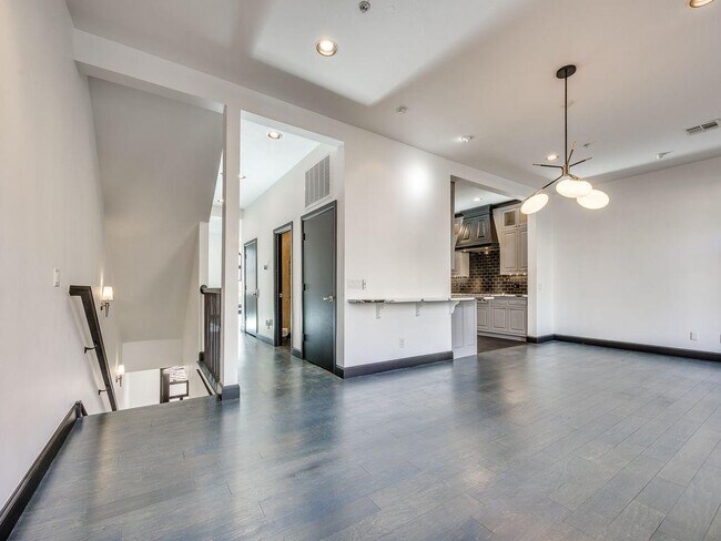 Building Photo - 109 NE 3rd St