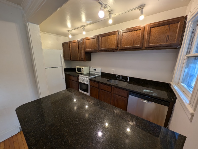 Building Photo - 39 Rutgers St