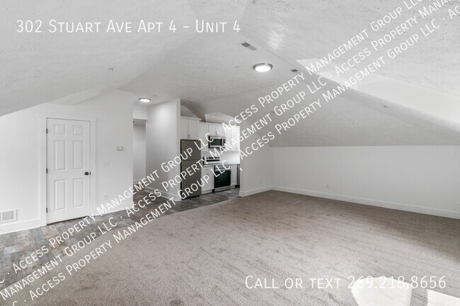 Building Photo - 302 Stuart Ave