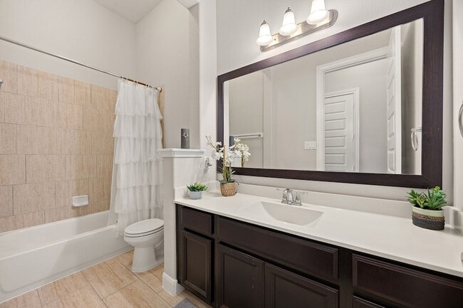 Building Photo - 25819 Oakwood Knoll Dr