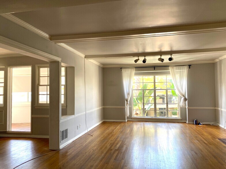 Building Photo - 10682 Kinnard Ave