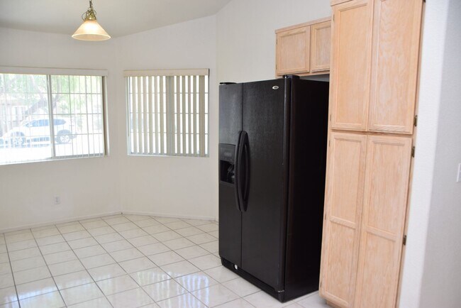 Building Photo - BEAUTIFUL NORTHWEST PROPERTY NEAR DINING A...