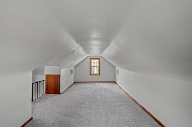 Building Photo - Gorgeous 2 bedroom home in Clairton availa...