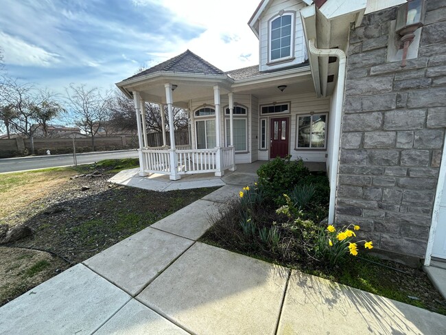 Building Photo - Move in Ready in Northwest Hanford