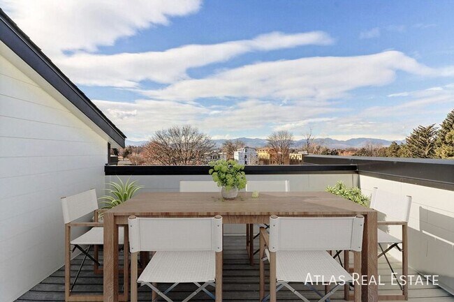 Building Photo - 240 Osiander St