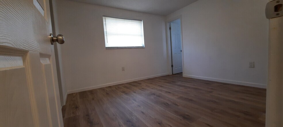 Building Photo - 4951 Elkner St