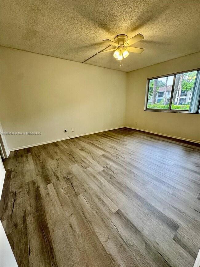 Building Photo - 110 Gardens Dr