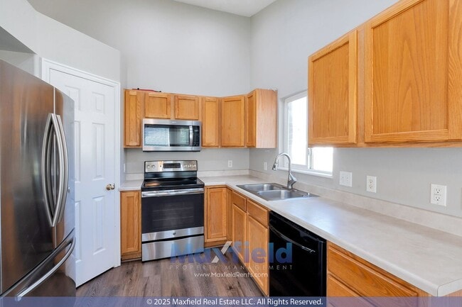 Building Photo - Harvest Hills 3 BED 2 BA 2 CAR HOME - RECE...