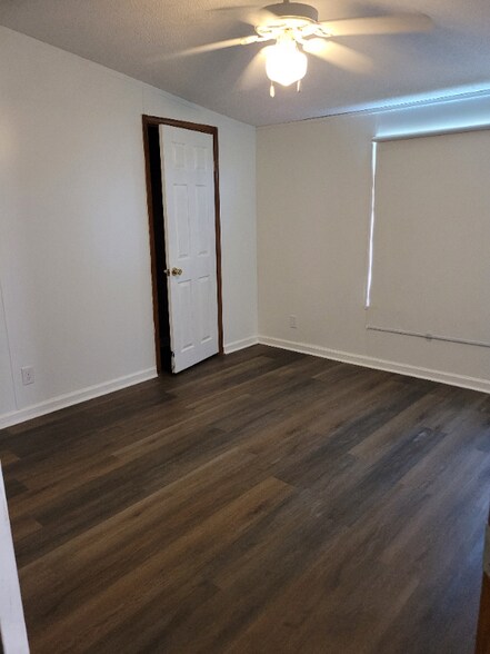 Building Photo - 135 Tesa Dr