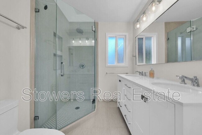 Building Photo - 627 N Silverado Dr