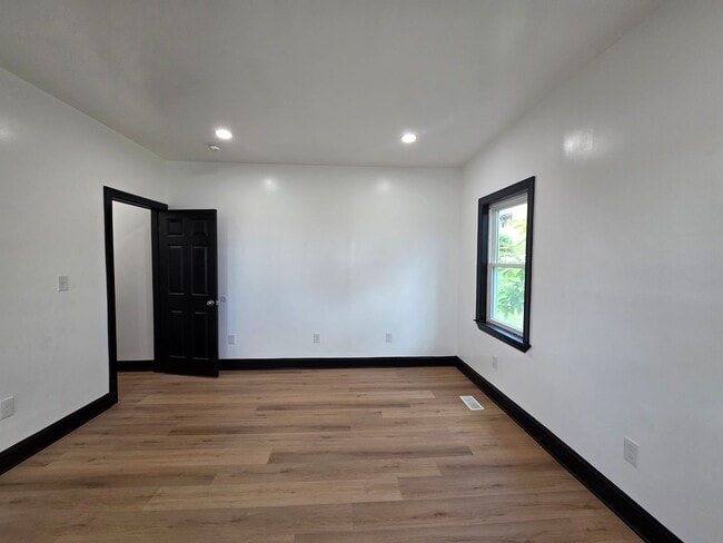 Building Photo - 5 Millbridge St