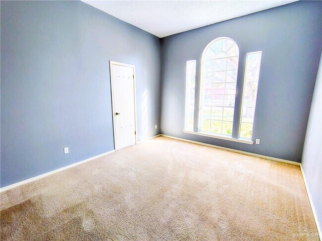 Building Photo - 17 Martin Ave