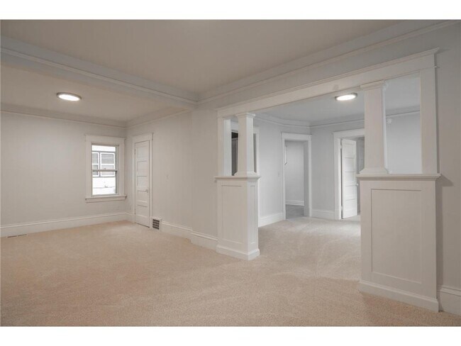 Building Photo - 1020 Wilson Ave