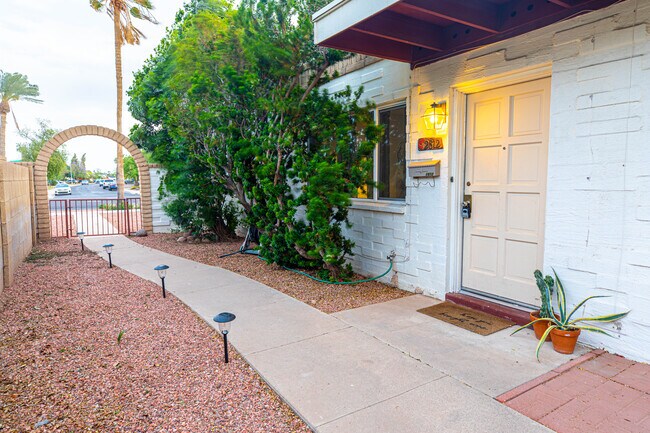 Building Photo - 2812 S Mill Ave