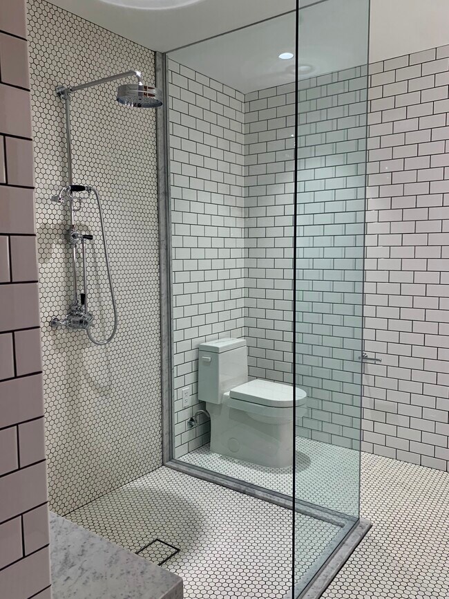 Building Photo - 855 N Pearl St