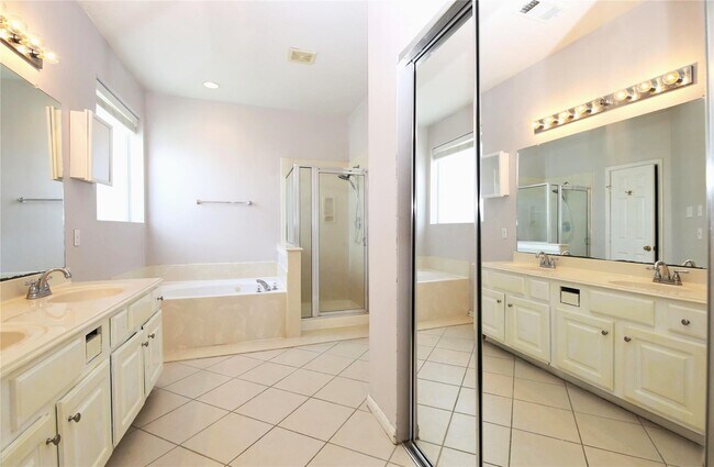 Building Photo - 4602 Rainbow Valley Ct