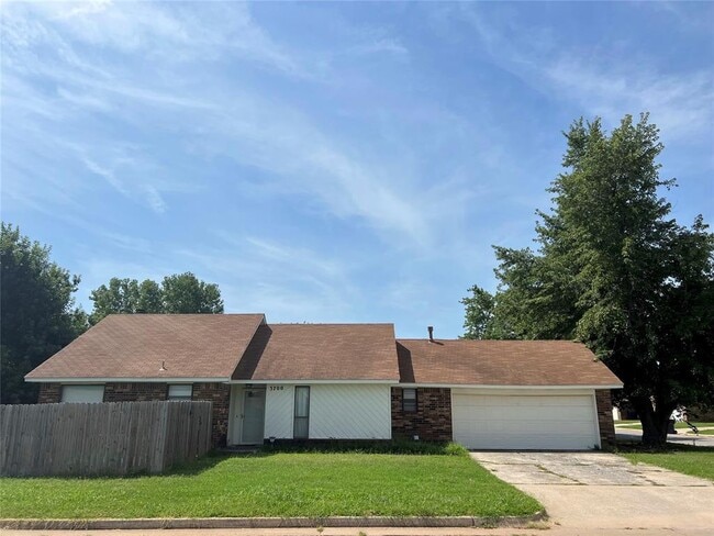 Primary Photo - 3700 Windscape Ave