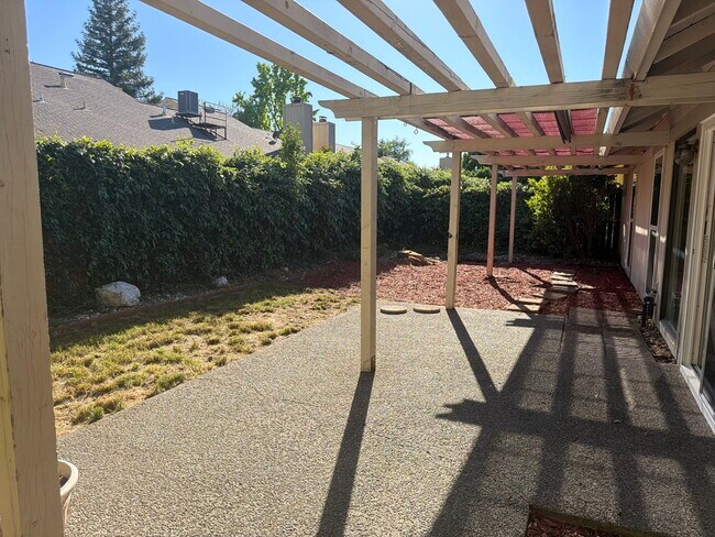 Building Photo - 8016 Sawgrass Cir