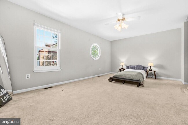 Building Photo - 6088 Heatherwood Dr