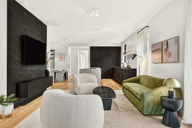 Building Photo - 509 E Mary St