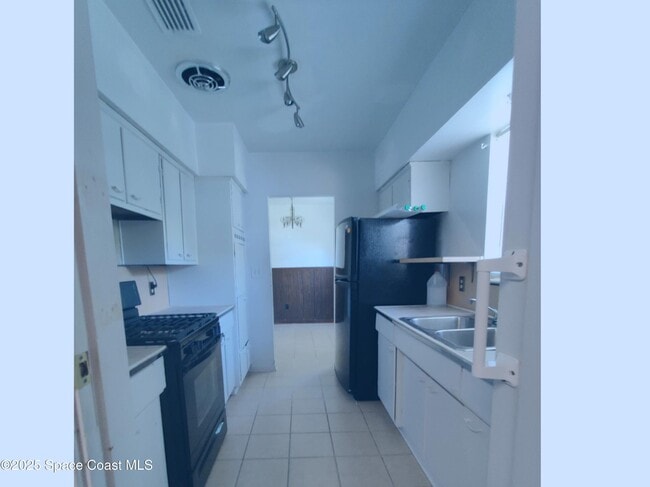 Building Photo - 700 Lund Cir