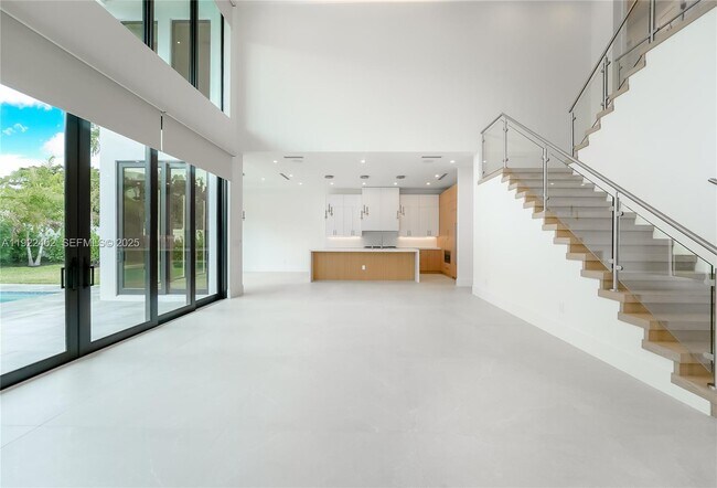 Building Photo - 333 NE Spanish Ct