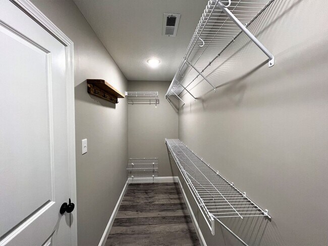 Building Photo - LOCATED IN GIBBS... FANTASTIC 3 BEDROOM HOME!!