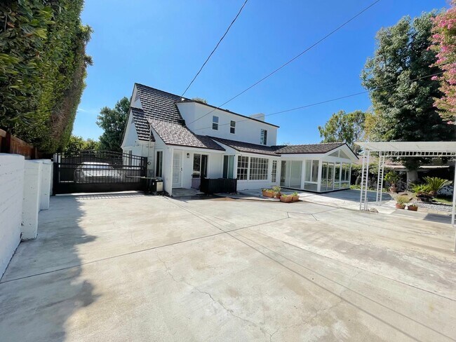 Building Photo - 1055 Winston Ave