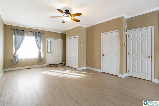 Building Photo - 537 Kemmerer Ln