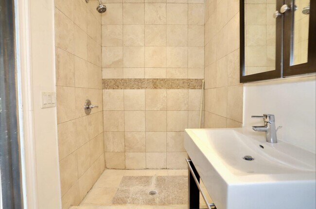 Building Photo - 115 Sherman Ave