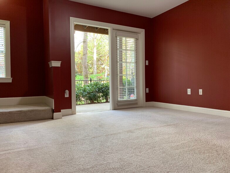 Office and Patio - 5490 Glenridge Park NE