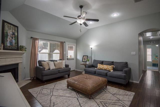 Building Photo - 809 Hardwood Dr