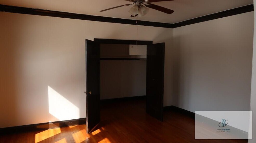 Building Photo - 4588 N Elston Ave