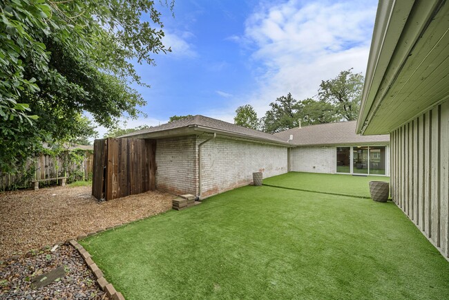 Building Photo - 4003 Mischire Dr